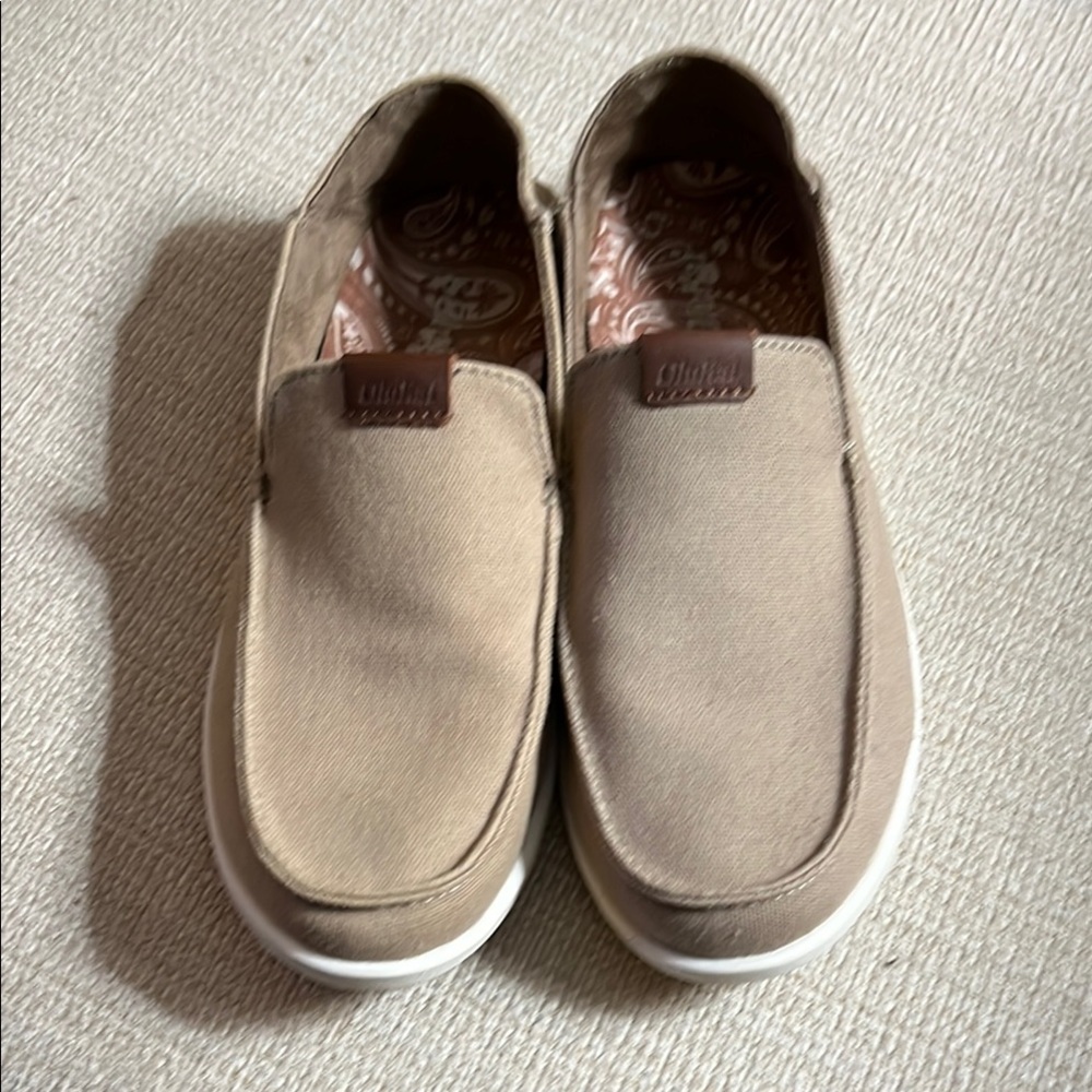 OluKai Tan Loafers Slip-Ons with Elastic Panels
New in the box. Never worn.